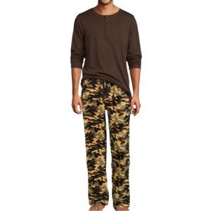 Cherokee PJ Set Men's 2 Piece Henley Top and Printed Pants
Sleepwear Size Large